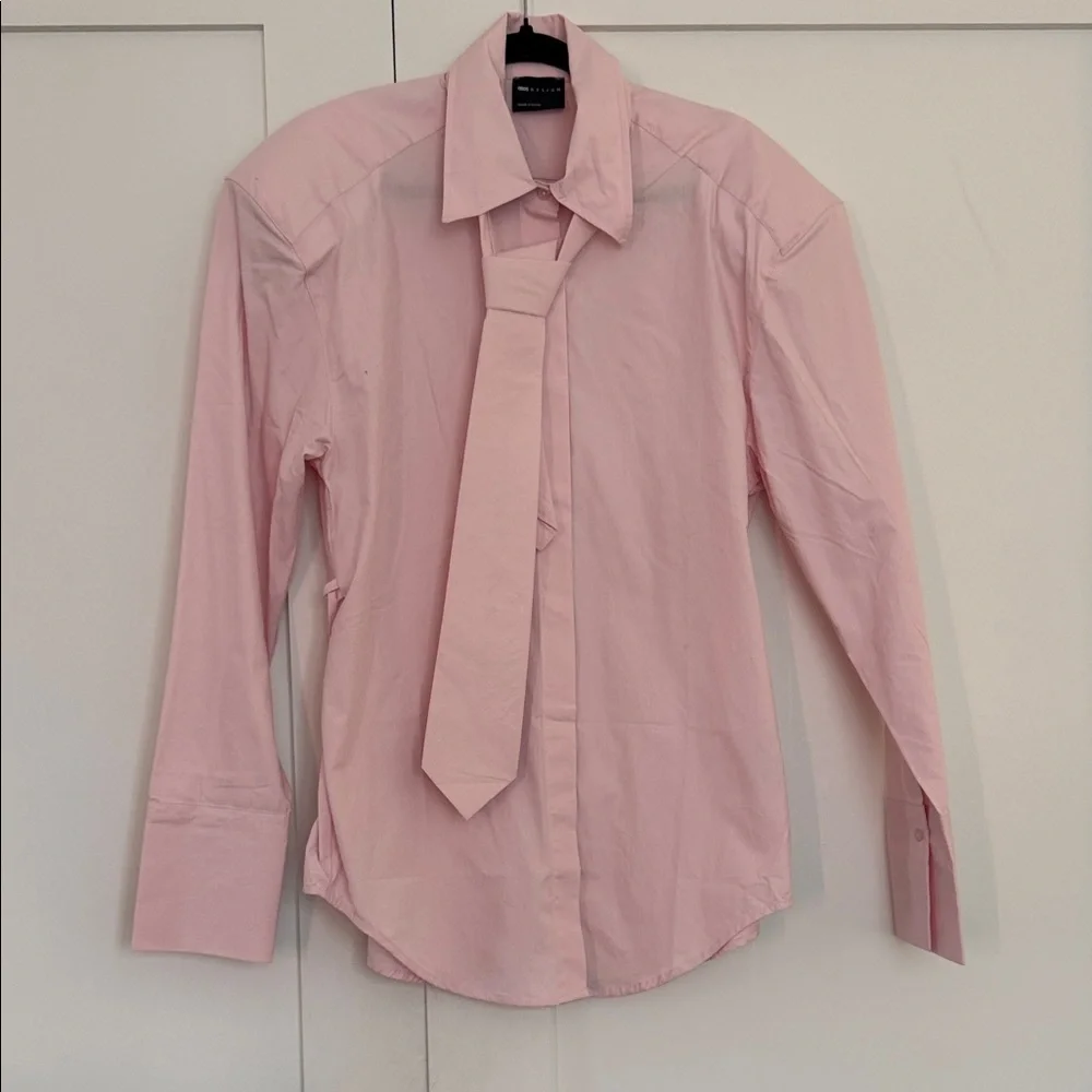 ASOS baby pink cinch waist shirt with shoulder pads and tie - Picture 3 of 7